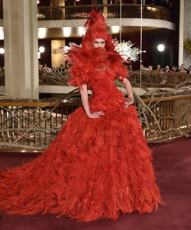 فساتين سهرة  مبتكرة في عرض دولتشي آند غابانا التامودا في نيويورك