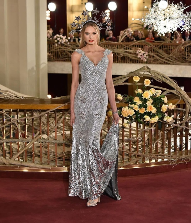 فساتين سهرة  مبتكرة في عرض دولتشي آند غابانا التامودا في نيويورك