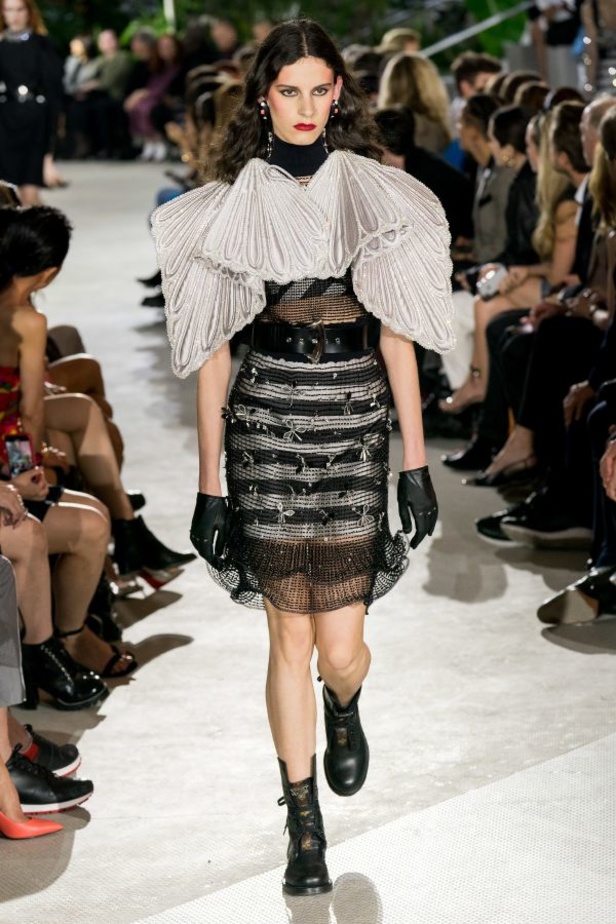 لويس فيتون تحوّل مطار نيويورك إلى منصة لعرض مجموعة 2020 Cruise Collection