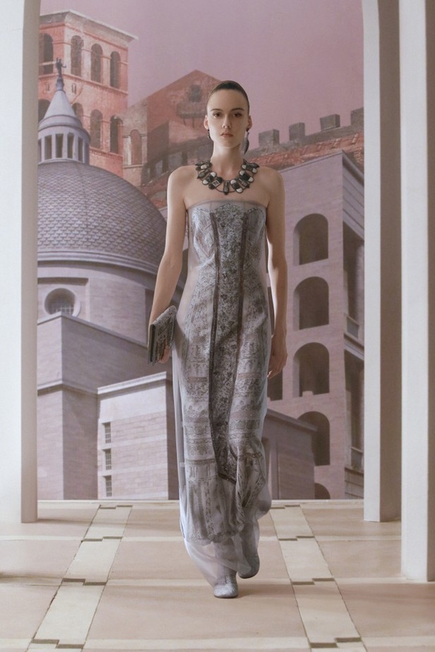 عرض أزياء دار Fendi للأزياء الراقية لخريف وشتاء 2021-2022