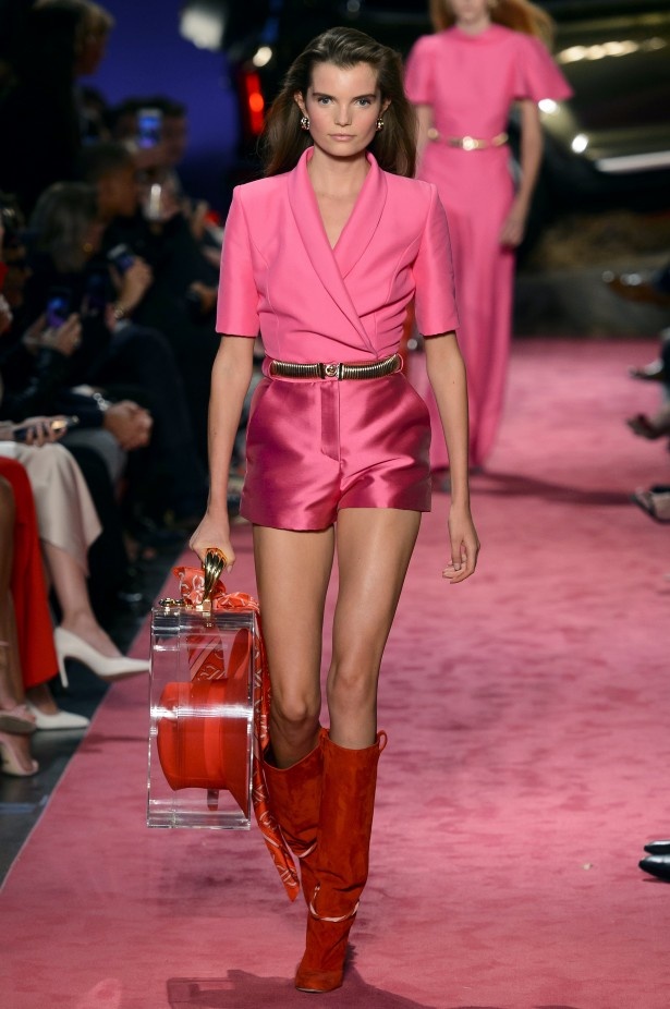 مجموعة مليئة بالألوان من Brandon Maxwell لربيع وصيف 2019