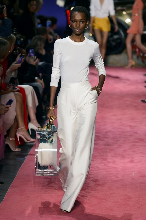 مجموعة مليئة بالألوان من Brandon Maxwell لربيع وصيف 2019