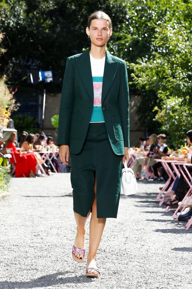 عرض أزياء كيت سبايد لموسم ربيع وصيف 2020