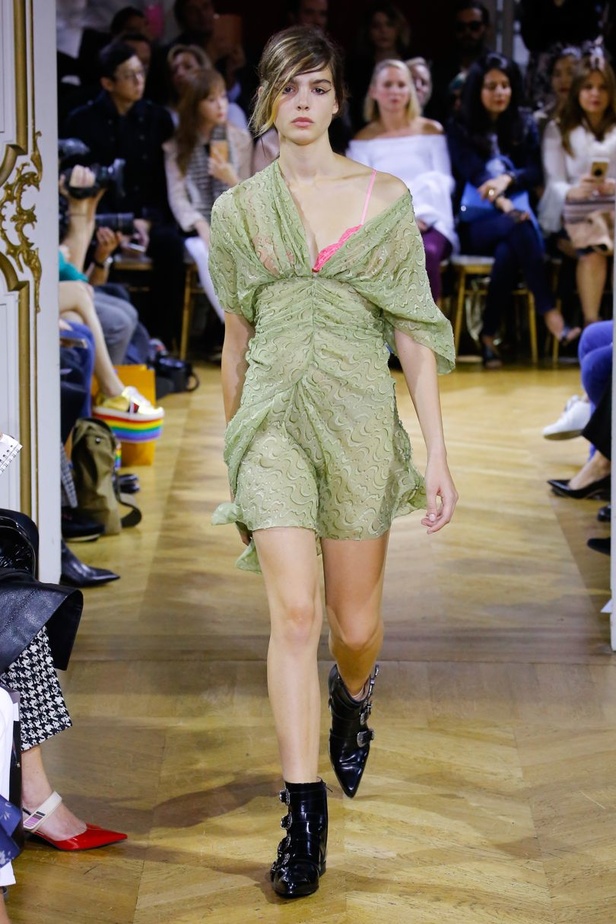 مجموعة "جون غاليانو" John Galliano لموسم ربيع وصيف 2018