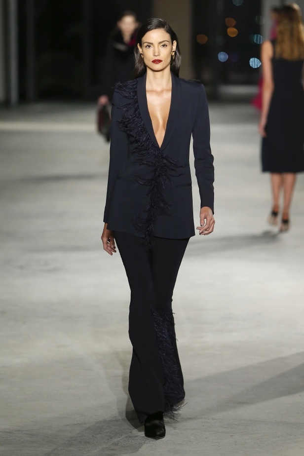 عرض أزياء Cushnie et Ochs لخريف وشتاء 2018 !