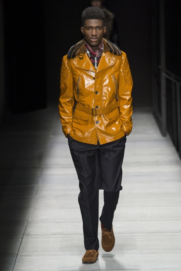 عرض ازياء مجموعة بوتيغا فينيتا لخريف وشتاء 2018