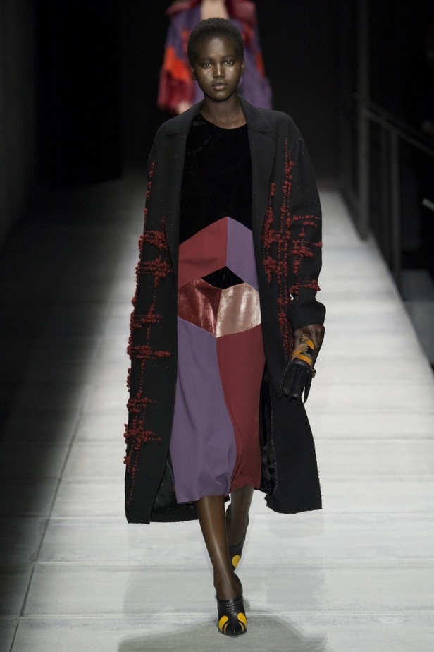 عرض ازياء مجموعة بوتيغا فينيتا لخريف وشتاء 2018