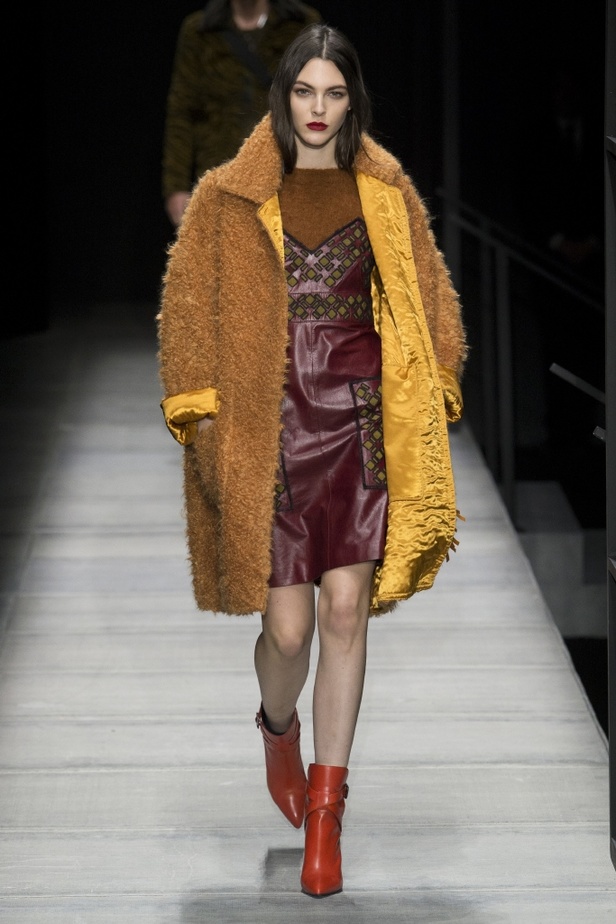 عرض ازياء مجموعة بوتيغا فينيتا لخريف وشتاء 2018