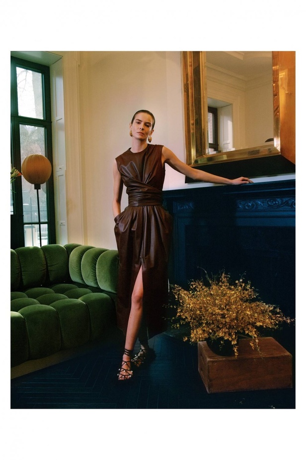 عرض ازياء مجموعة ALTUZARRA لخريف وشتاء 2021-2022 من اسبوع الموضة في باريس