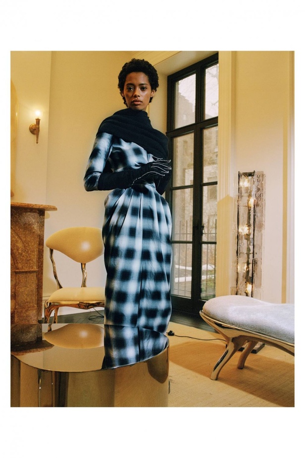 عرض ازياء مجموعة ALTUZARRA لخريف وشتاء 2021-2022 من اسبوع الموضة في باريس