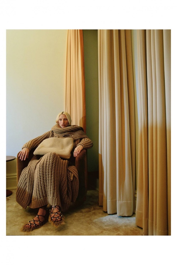 عرض ازياء مجموعة ALTUZARRA لخريف وشتاء 2021-2022 من اسبوع الموضة في باريس