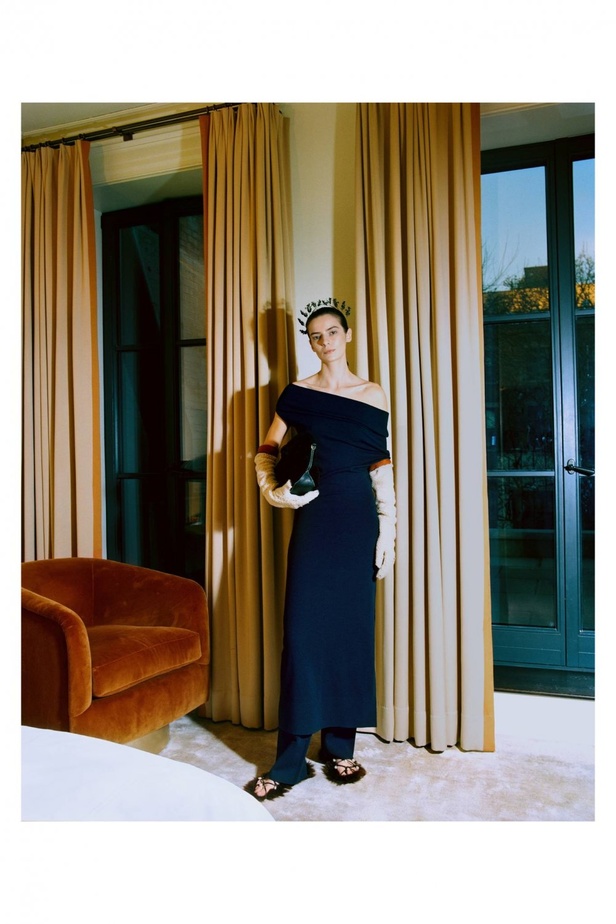 عرض ازياء مجموعة ALTUZARRA لخريف وشتاء 2021-2022 من اسبوع الموضة في باريس