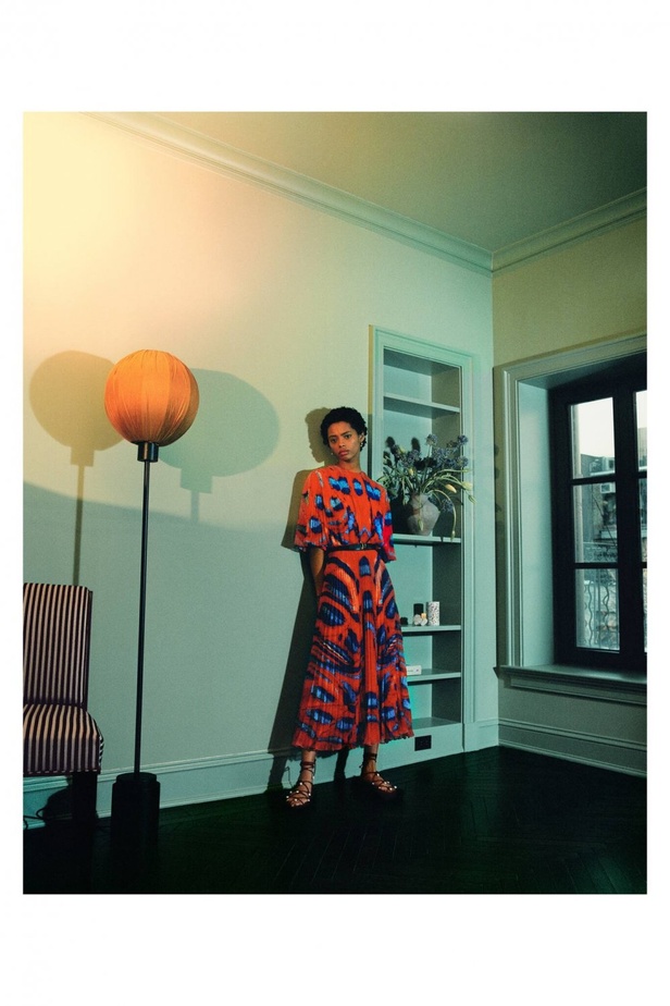 عرض ازياء مجموعة ALTUZARRA لخريف وشتاء 2021-2022 من اسبوع الموضة في باريس