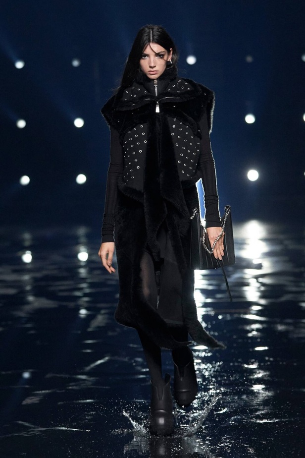 عرض أزياء مجموعة جيفنشي Givenchy لموضة خريف وشتاء 2021-2022