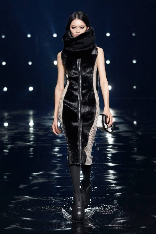 عرض أزياء مجموعة جيفنشي Givenchy لموضة خريف وشتاء 2021-2022