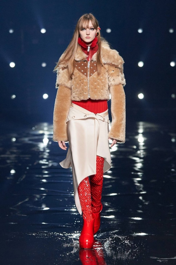 عرض أزياء مجموعة جيفنشي Givenchy لموضة خريف وشتاء 2021-2022