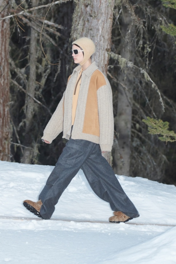 عرض أزياء دار MIU MIU لخريف وشتاء 2021-2022