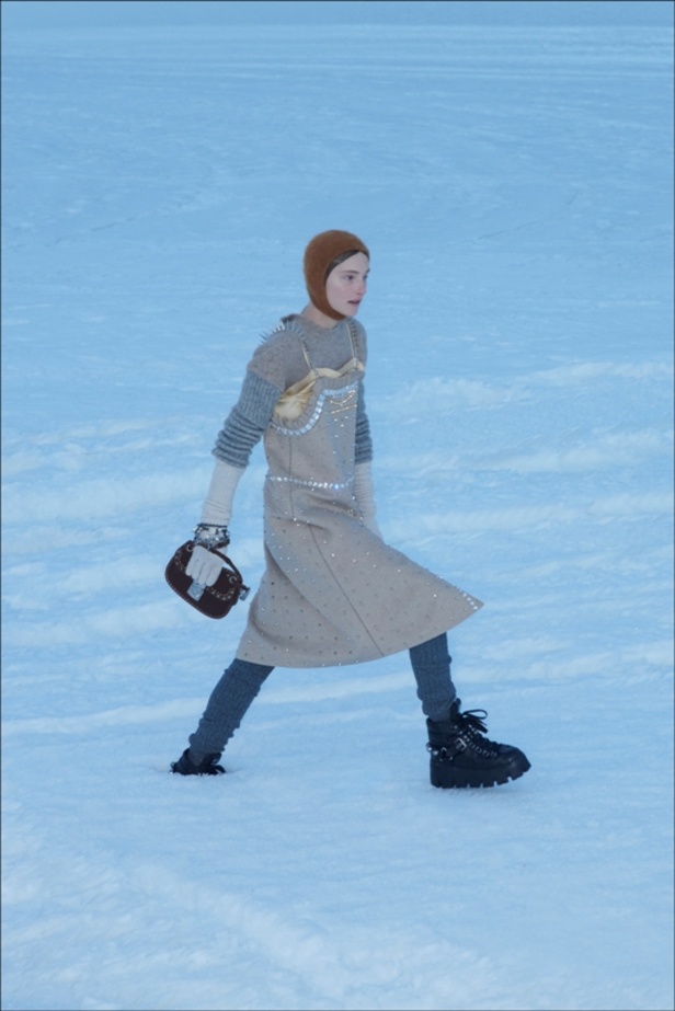 عرض أزياء دار MIU MIU لخريف وشتاء 2021-2022