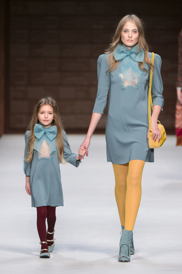  المرأة من قوة وإصرار مع مجموعة Elisabetta Franchi 