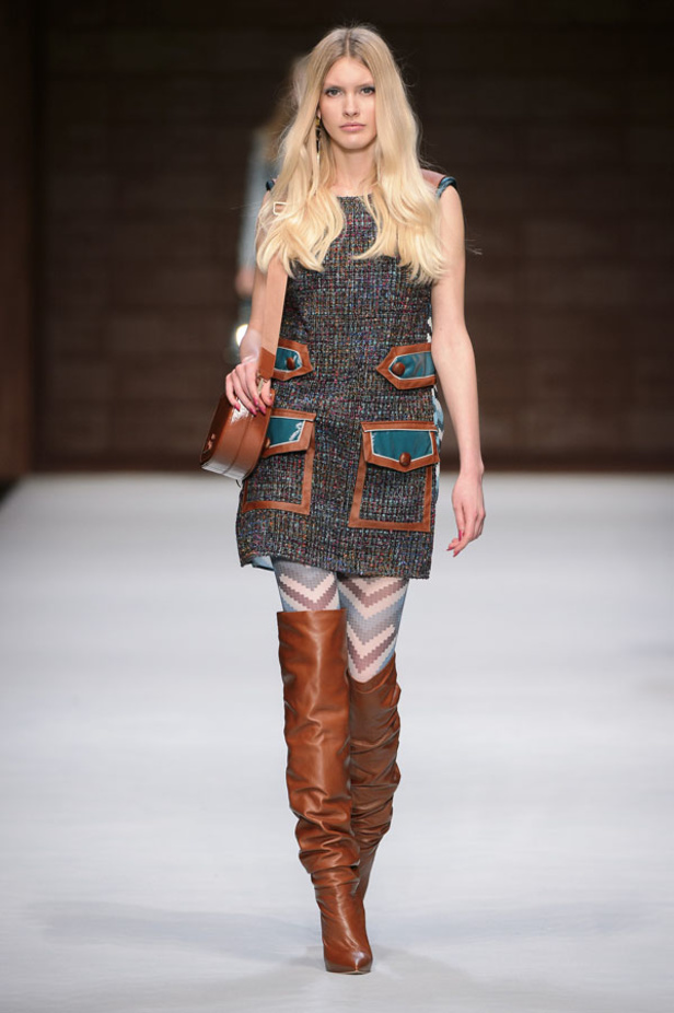  المرأة من قوة وإصرار مع مجموعة Elisabetta Franchi 