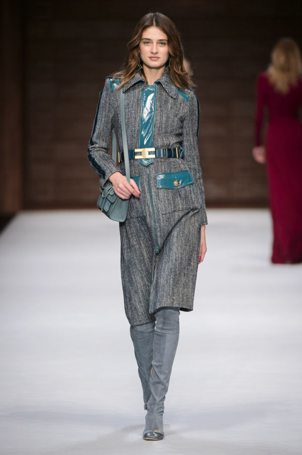  المرأة من قوة وإصرار مع مجموعة Elisabetta Franchi 