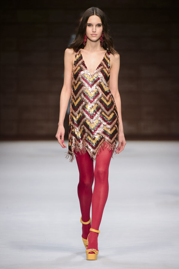  المرأة من قوة وإصرار مع مجموعة Elisabetta Franchi 