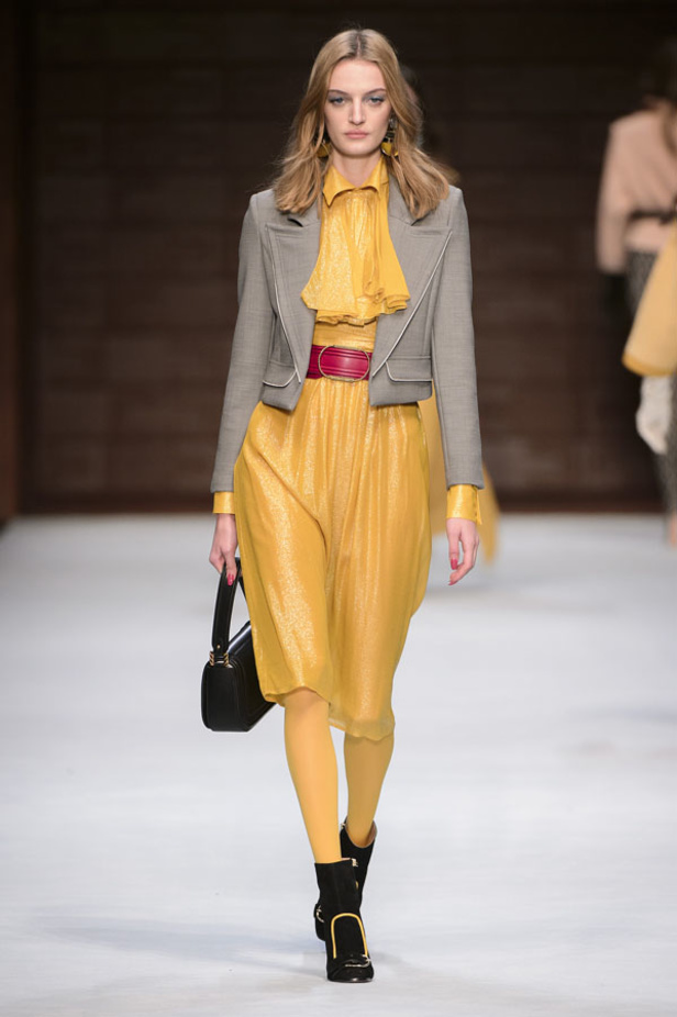  المرأة من قوة وإصرار مع مجموعة Elisabetta Franchi 