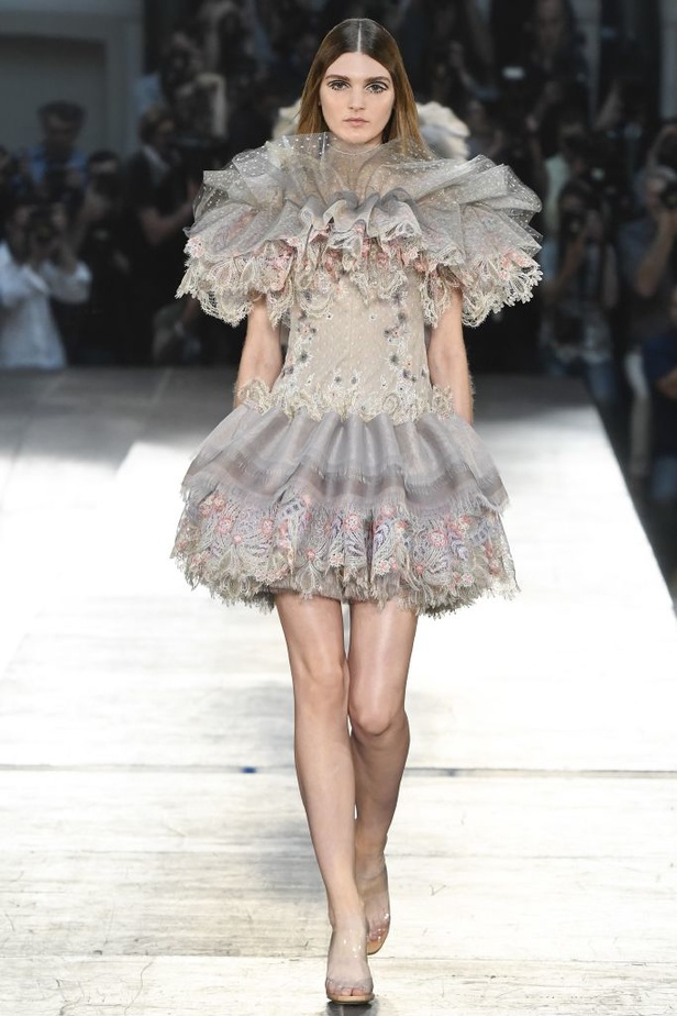 مجموعة Alexis Mabille للأزياء الفاخرة لخريف ٢٠١٦