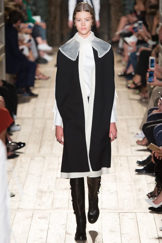 مجموعة Valentino للهوت كوتور لخريف شتاء 2016-2017