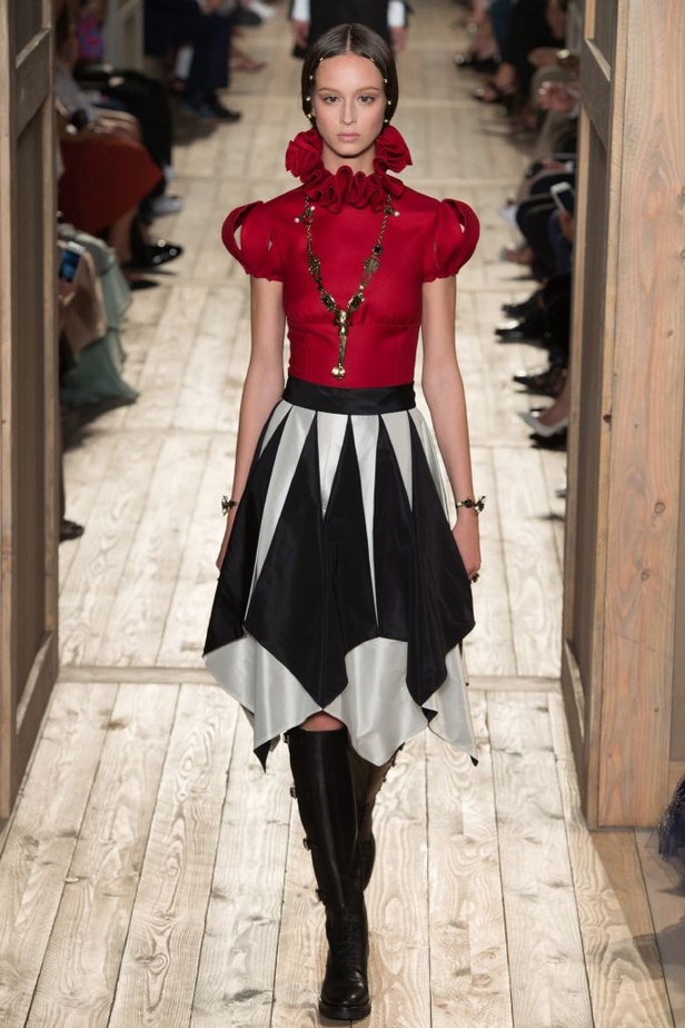 مجموعة Valentino للهوت كوتور لخريف شتاء 2016-2017