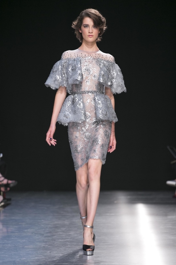 أزياء جورج شقرا لشتاء 2018 يسيطر عليها الشك والتطريز !