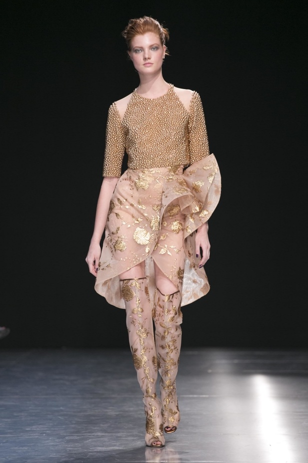 أزياء جورج شقرا لشتاء 2018 يسيطر عليها الشك والتطريز !