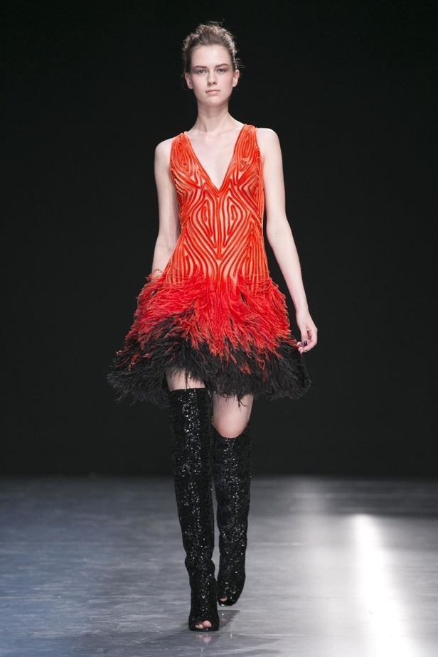 أزياء جورج شقرا لشتاء 2018 يسيطر عليها الشك والتطريز !