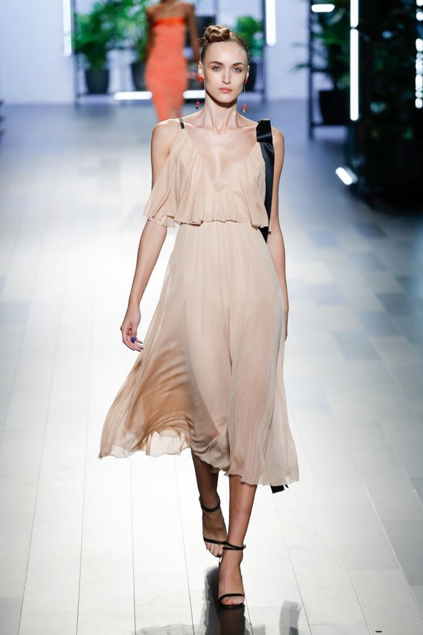 مجموعة Cushnie et Ochs لربيع وصيف 2018