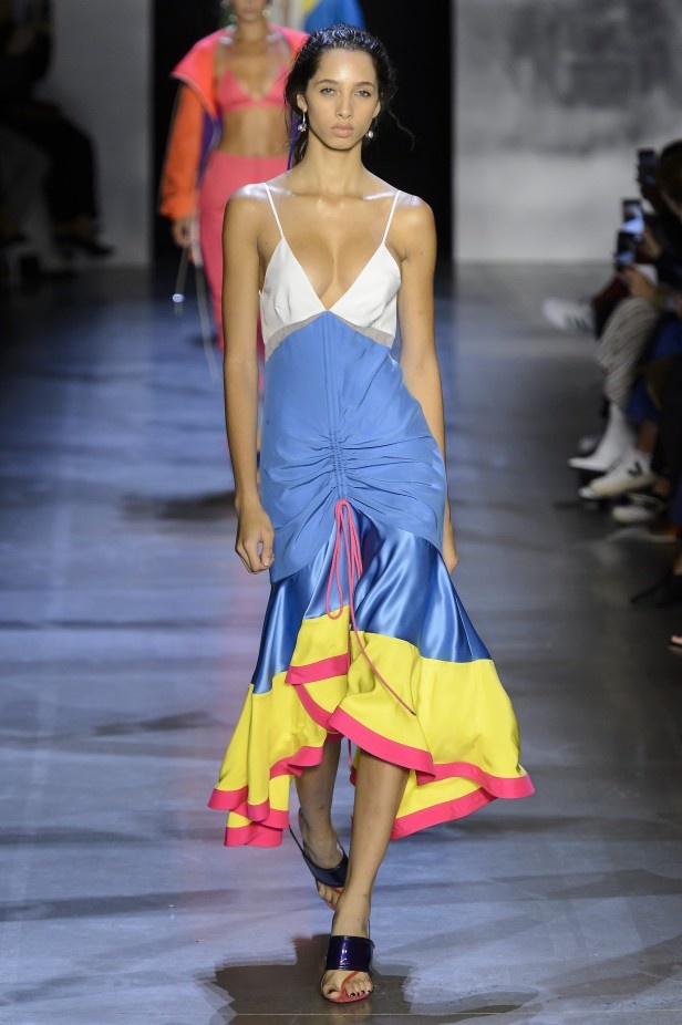 Prabal Gurung قدّم مجموعة نابضة بالحياة لربيع وصيف 2019