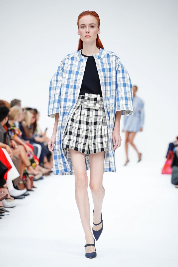 عرض أزياء كارولينا هيريرا لموسم ربيع وصيف 2020