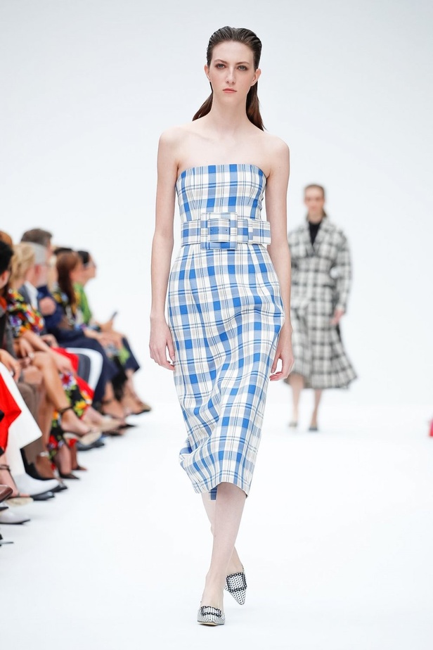 عرض أزياء كارولينا هيريرا لموسم ربيع وصيف 2020