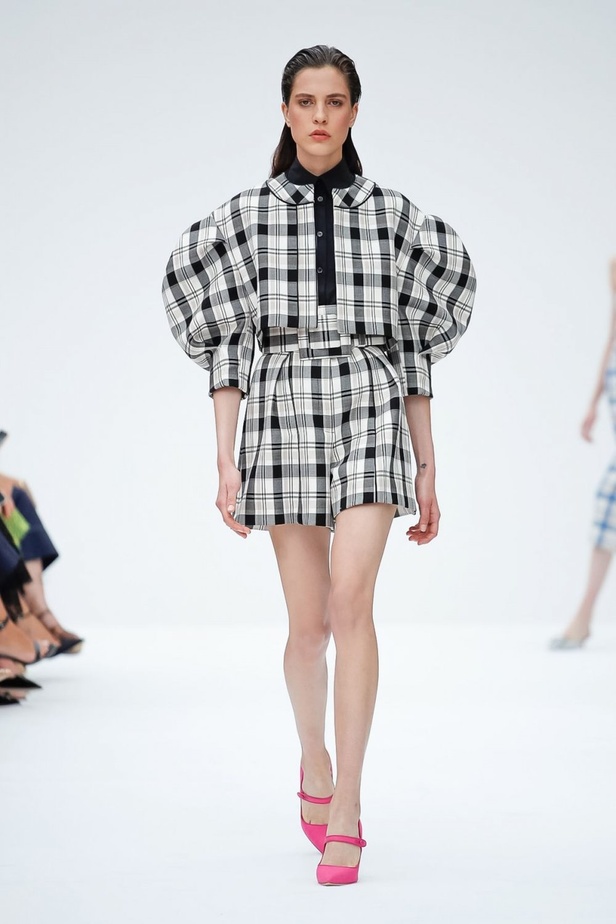 عرض أزياء كارولينا هيريرا لموسم ربيع وصيف 2020