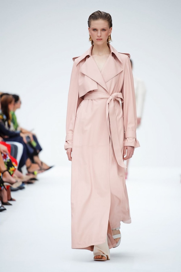 عرض أزياء كارولينا هيريرا لموسم ربيع وصيف 2020