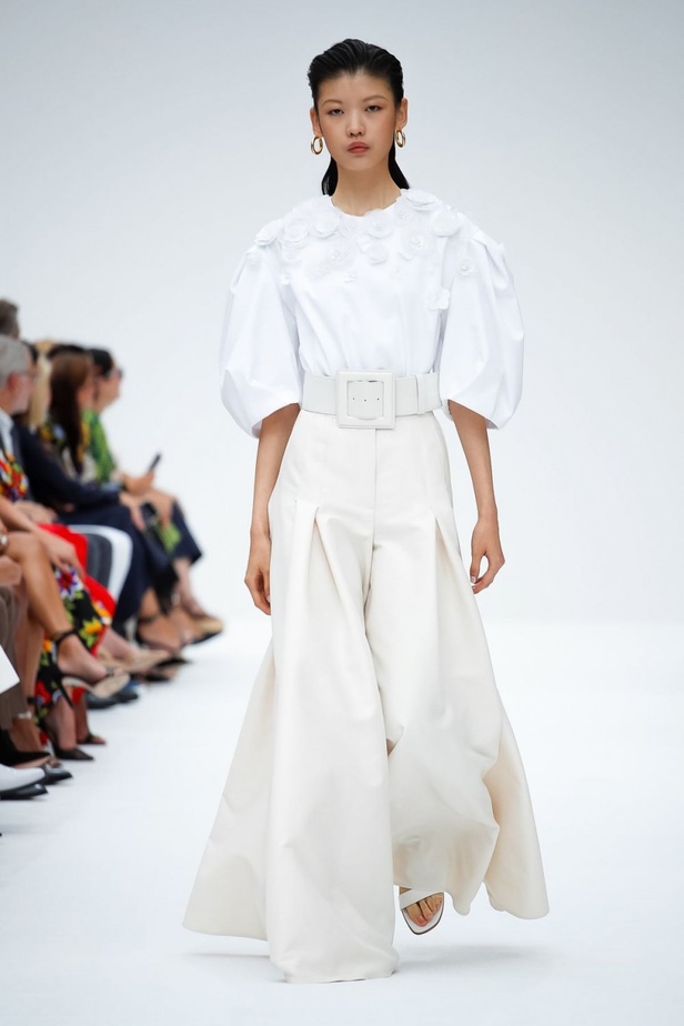 عرض أزياء كارولينا هيريرا لموسم ربيع وصيف 2020