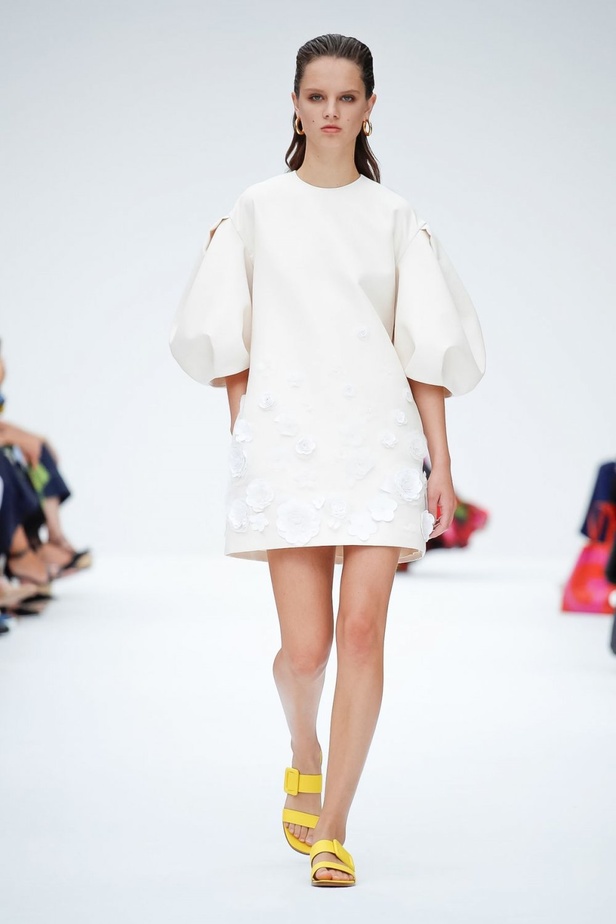 عرض أزياء كارولينا هيريرا لموسم ربيع وصيف 2020