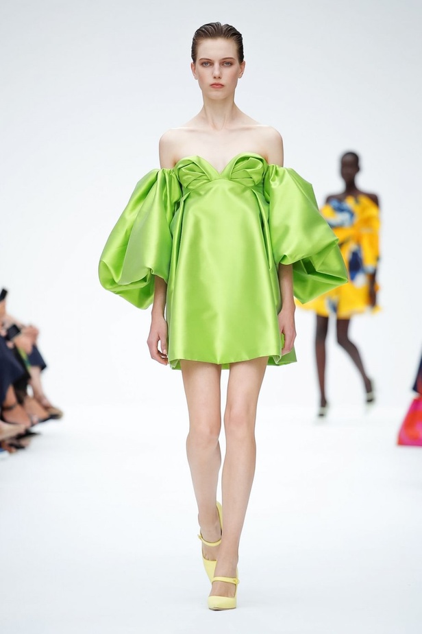 عرض أزياء كارولينا هيريرا لموسم ربيع وصيف 2020