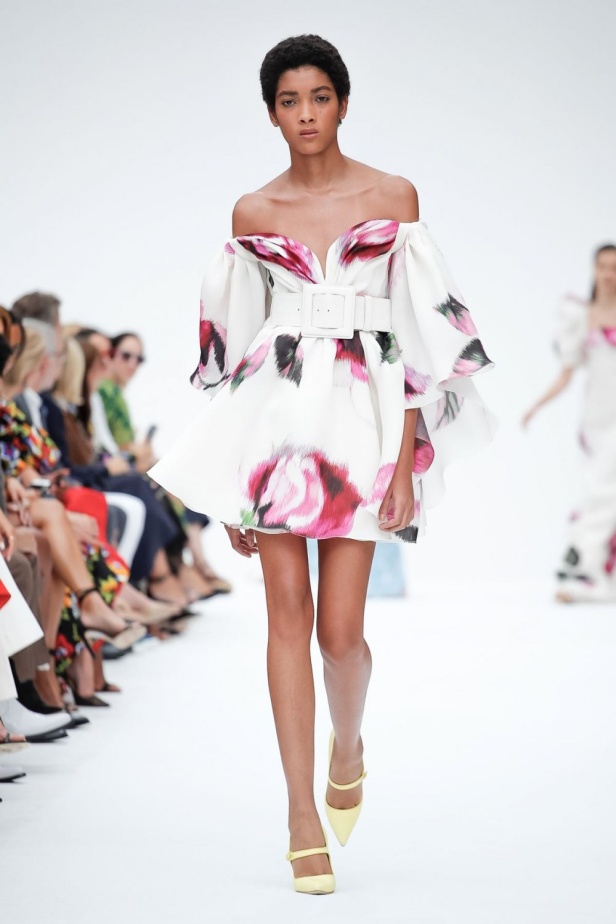 عرض أزياء كارولينا هيريرا لموسم ربيع وصيف 2020