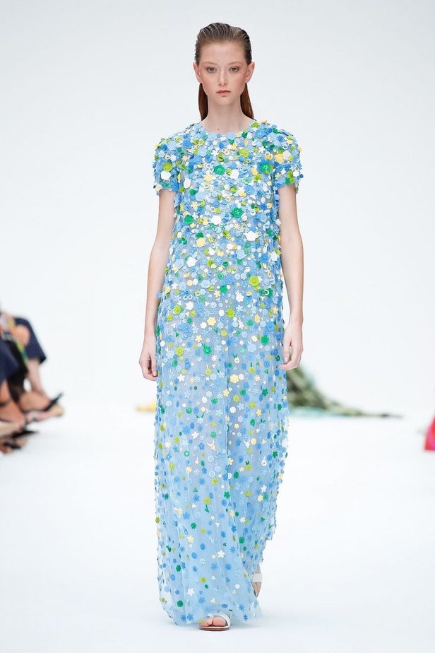 عرض أزياء كارولينا هيريرا لموسم ربيع وصيف 2020