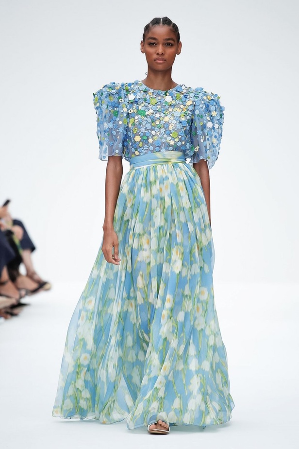 عرض أزياء كارولينا هيريرا لموسم ربيع وصيف 2020