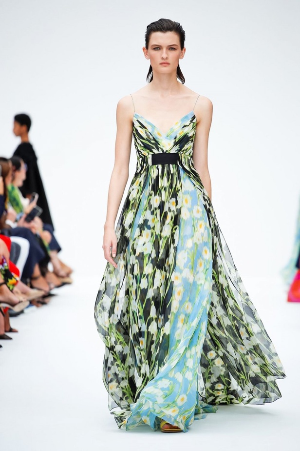 عرض أزياء كارولينا هيريرا لموسم ربيع وصيف 2020