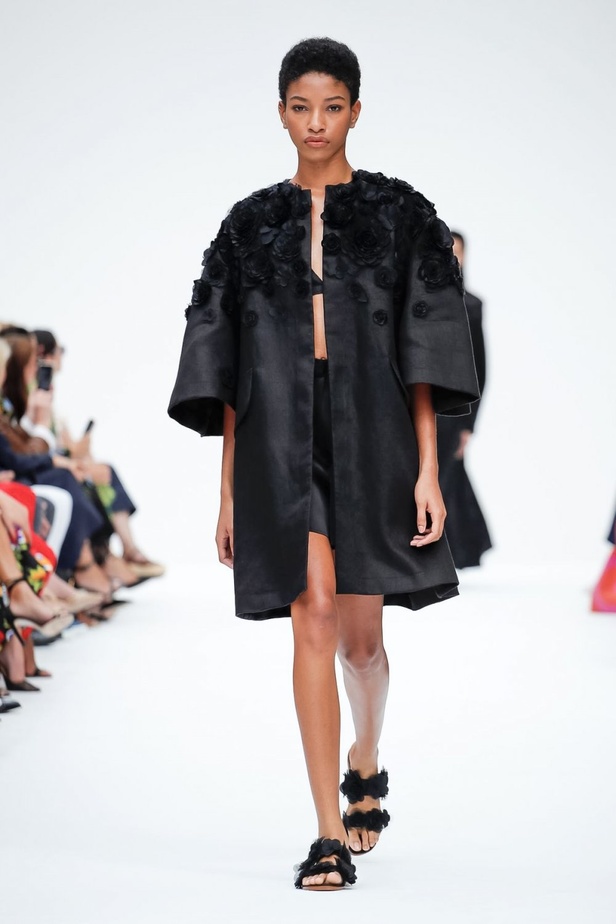 عرض أزياء كارولينا هيريرا لموسم ربيع وصيف 2020