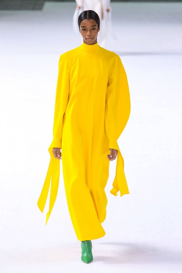 فساتين كارولينا هيريرا لخريف وشتاء 2020-2021 من اسبوع الموضة في نيويورك