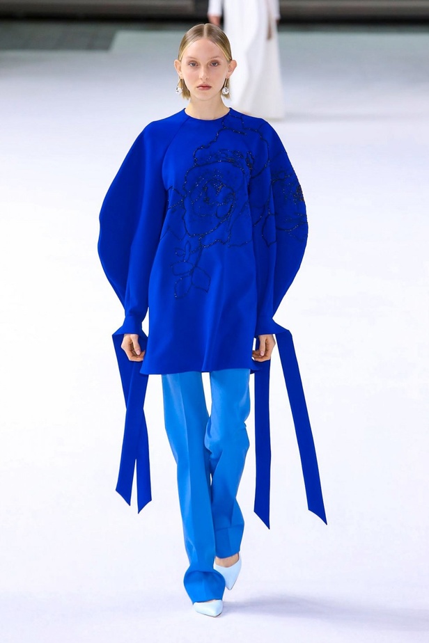 فساتين كارولينا هيريرا لخريف وشتاء 2020-2021 من اسبوع الموضة في نيويورك