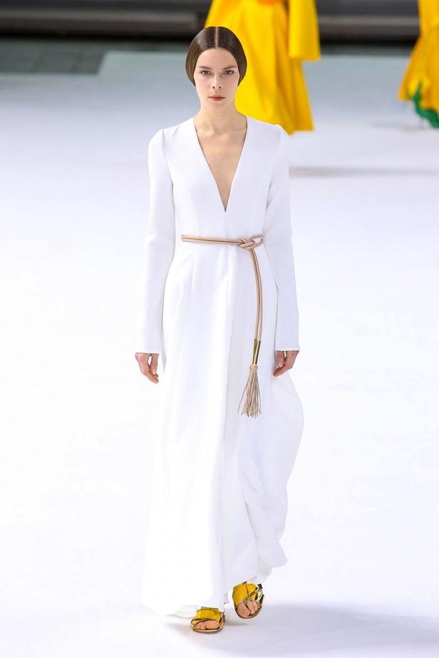 فساتين كارولينا هيريرا لخريف وشتاء 2020-2021 من اسبوع الموضة في نيويورك